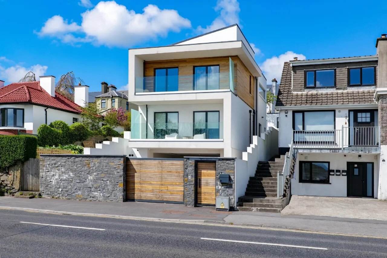 LA 18, 18 Lough Atalia Road, Galway, H91 524H