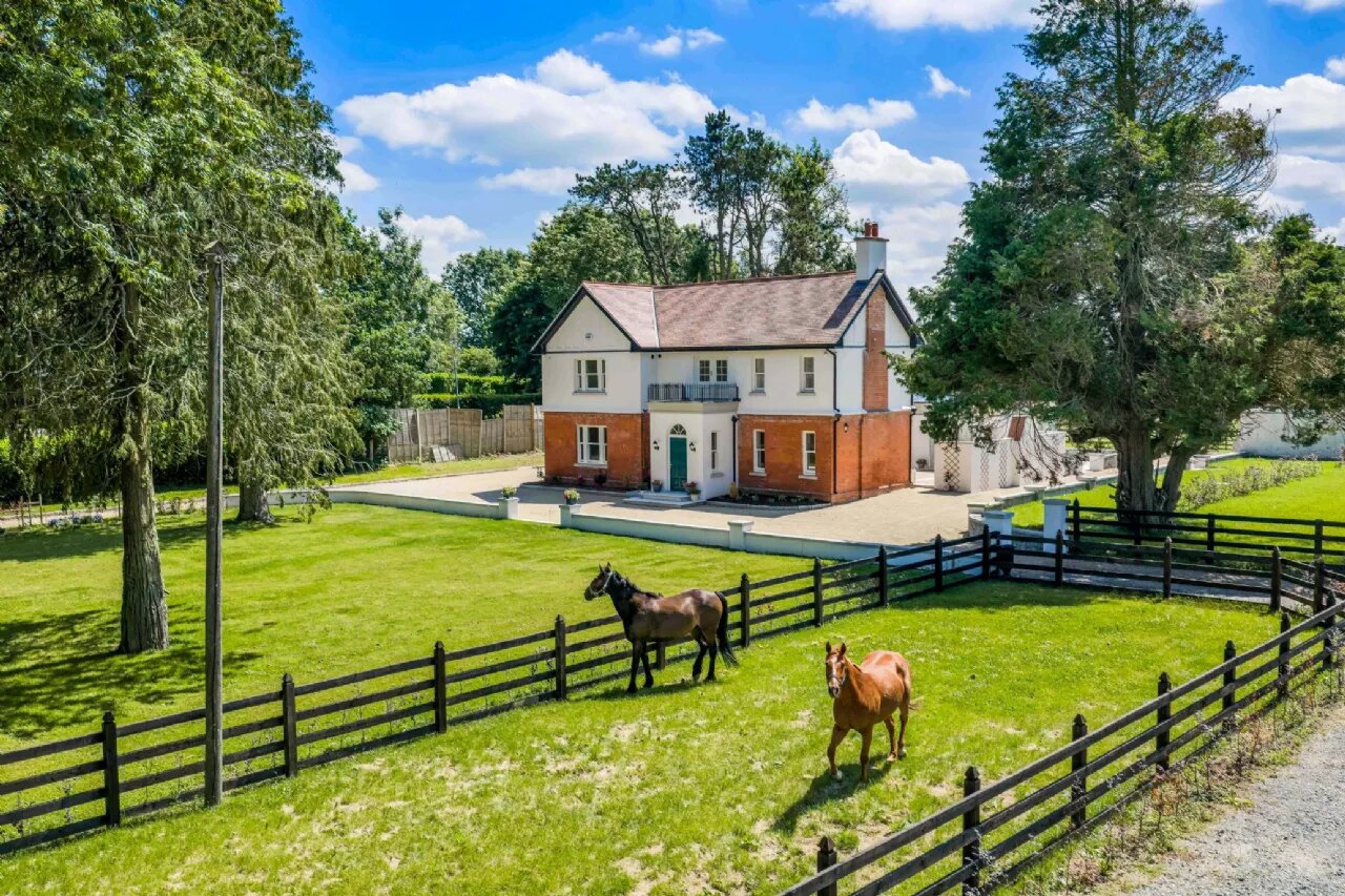 Cherryfield Lodge, Ballysax, Curragh, County Kildare, R56W954